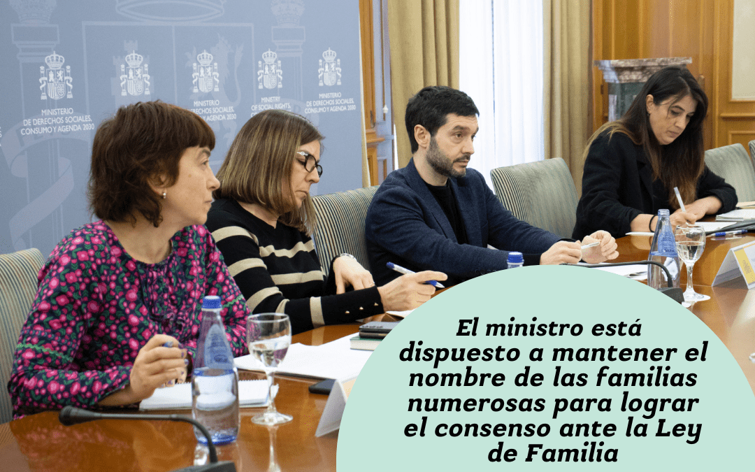 El ministro reitera su disposición a mantener el nombre de las familias numerosas para lograr el consenso