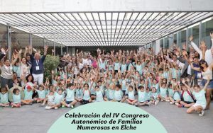 Alrededor de un centenar de familias disfrutan en Elche del IV Congreso Autonómico de familias numerosas